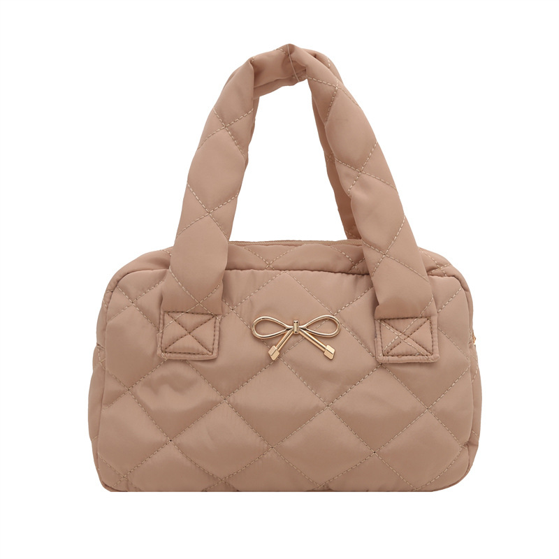 High-end large-capacity underarm pillow bag 2024 New style, trendy and versatile, commuting, casual and simple hand-held shoulder bag Item Picture