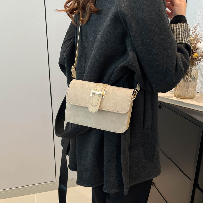 The new 2024 winter fashion suede small square bag, a niche quality bag for women, a stylish single-shoulder crossbody bag Specification drawing