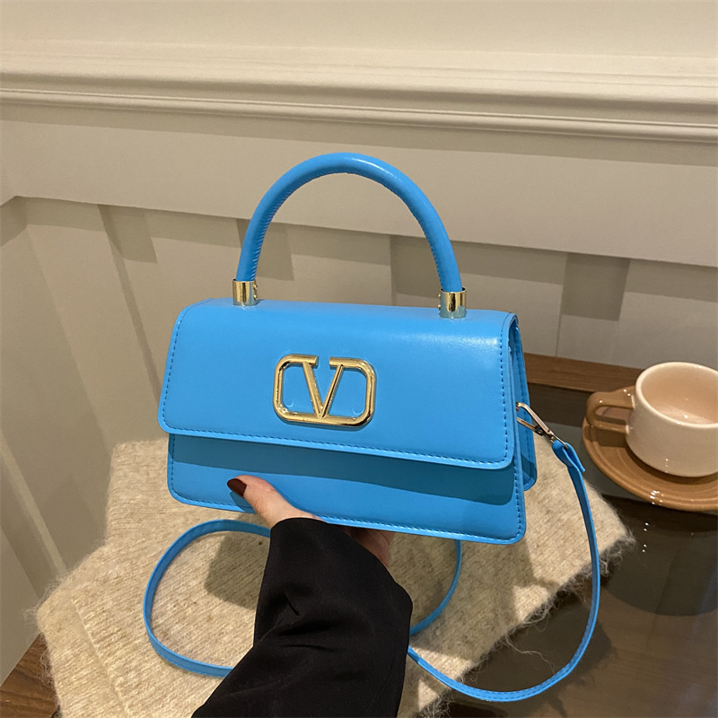 A new 2024 French high-end commuter hand-held small square bag for women, a trendy and fashionable commuter style single-shoulder crossbody bag full figure