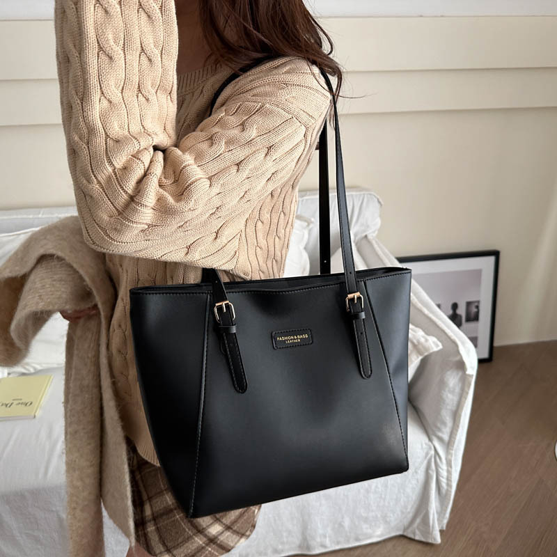 Large-capacity bags, versatile for women in autumn and winter, 2024 new simple single-shoulder bag, college student class bag, commuter tote bag details Picture