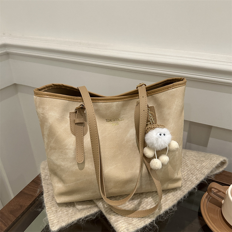 A high-quality, fashionable and versatile single-shoulder commuter bag for women, a new winter 2024 model, a large-capacity tote bag for students' classes full figure