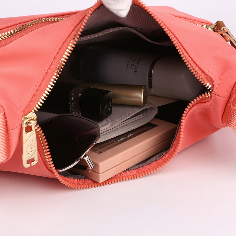Colorful Fox's new women's saddle bag, Korean-style fashionable and trendy single-shoulder bag, mobile phone, key, change crossbody bag Application Scenario