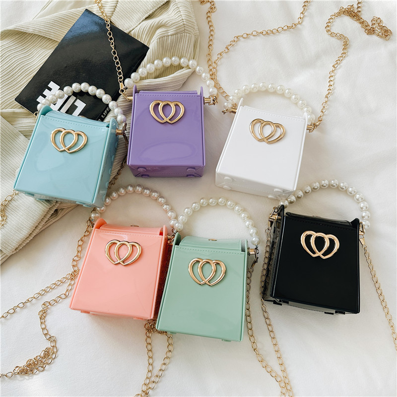 2025 New mini cigarette box bag, pearl hand-held chain bag, fashionable single-shoulder diagonal cross, heart-shaped lock, small square bag for women full figure