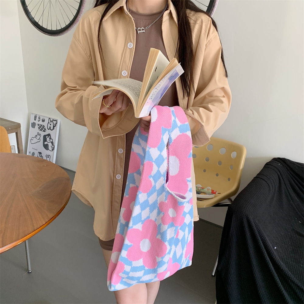 28221 knitted single-shoulder bag, woven flower clutch bag, color-blocking small clutch bag, portable bag for shopping and strolling Specification drawing