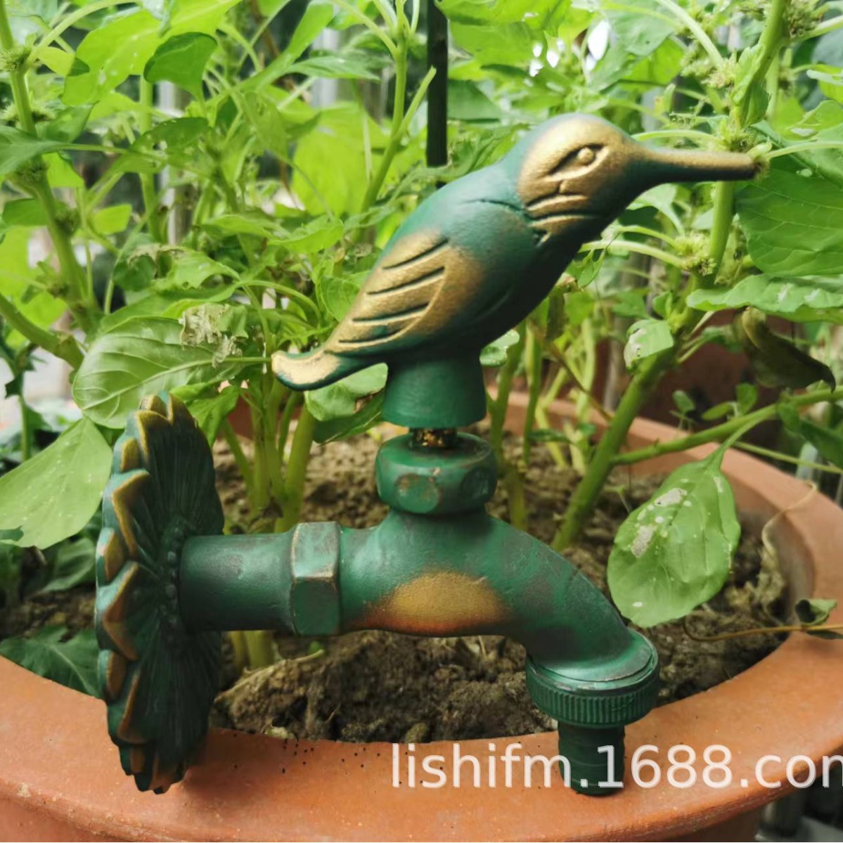 All-copper animal faucet, garden and gardening faucet, antique and aged, single-hole wall-mounted mop sink, woodpecker Application Scenario