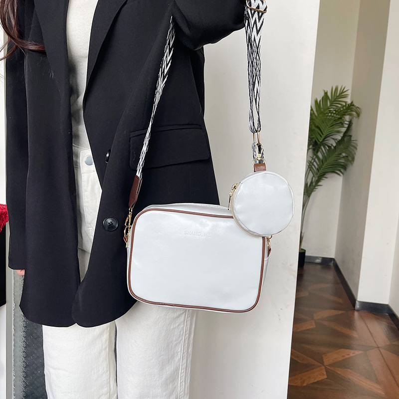 Spring 2025 new camera bag, wide shoulder strap, single-shoulder bag, color-blocking small square bag, fashionable, simple and stylish crossbody bag for women Specification drawing