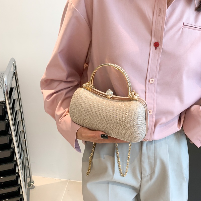 New Summer 2024 fashion chain handbag, banquet bag, single-shoulder crossbody small square bag, stylish hand-held gold bag Application Scenario
