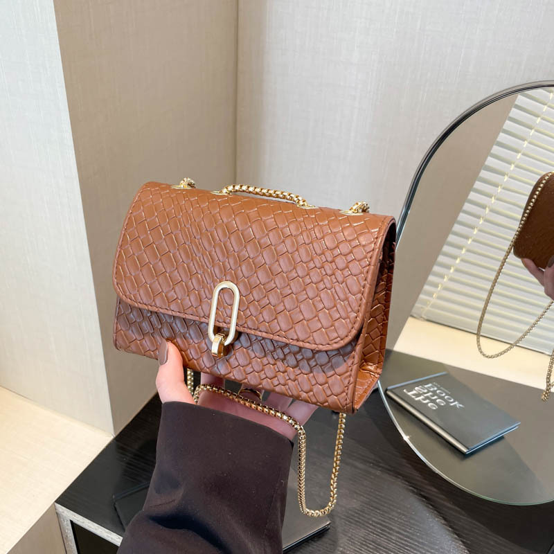 High-end quality commuter bag for women 2025 Spring New style fashion chain small square bag solid color simple and versatile women's bag full figure