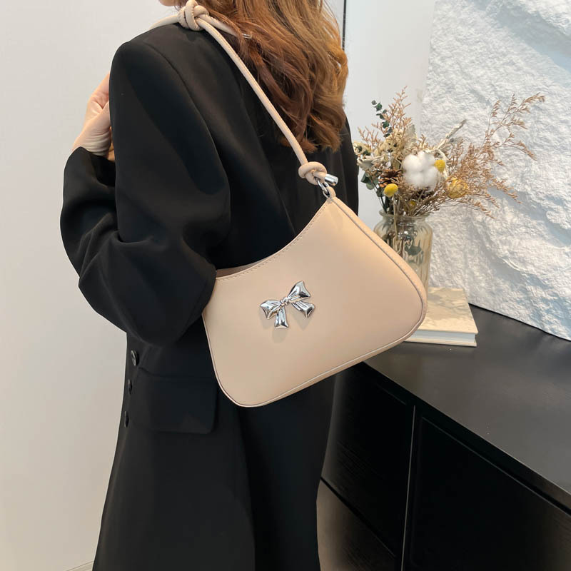 This gentle, fashionable and high-quality single-shoulder crossbody bag with a knotted shoulder strap is a versatile Instagram underarm bag for women in the autumn of 2024 Specification drawing