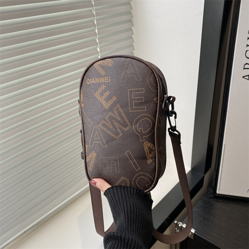 Small Bag Women 2025 Spring New trendy and fashionable printed single-shoulder small square bag, casual and stylish wide shoulder strap crossbody bag full figure