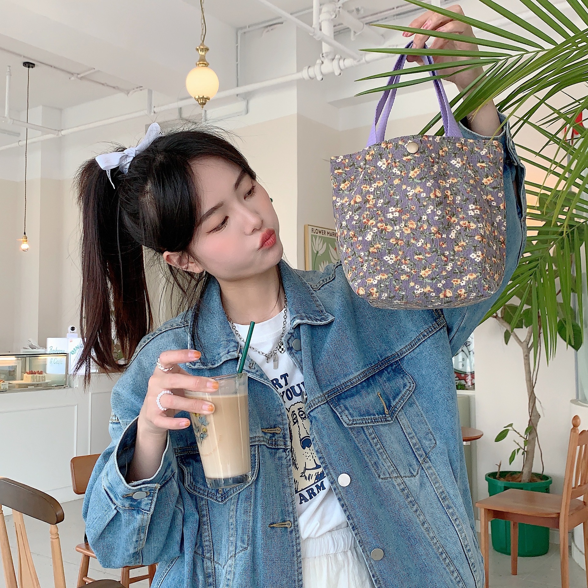 The 3393 corduroy retro and cute hand-held bag is versatile for work, hand-held lunch boxes, and student lunch boxes details Picture