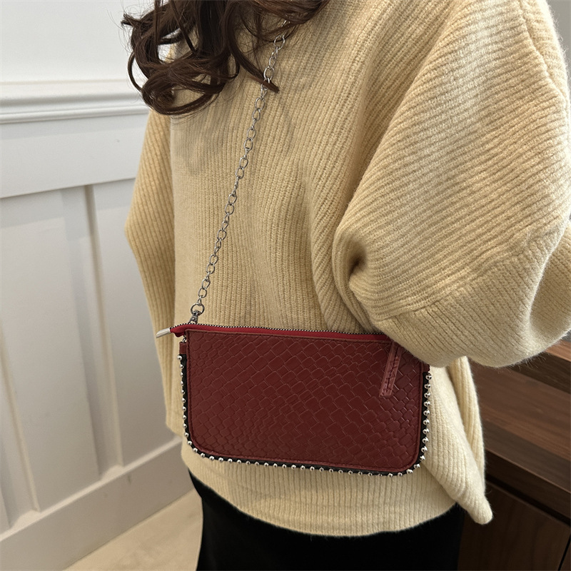 A niche design quality underarm bag for women, 2025 new retro woven chain small square bag, single-shoulder crossbody bag details Picture