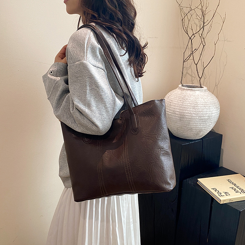 Women's fashionable commuting single-shoulder bag, casual and stylish underarm women's bag, 2025 spring personalized large-capacity tote bag Specification drawing