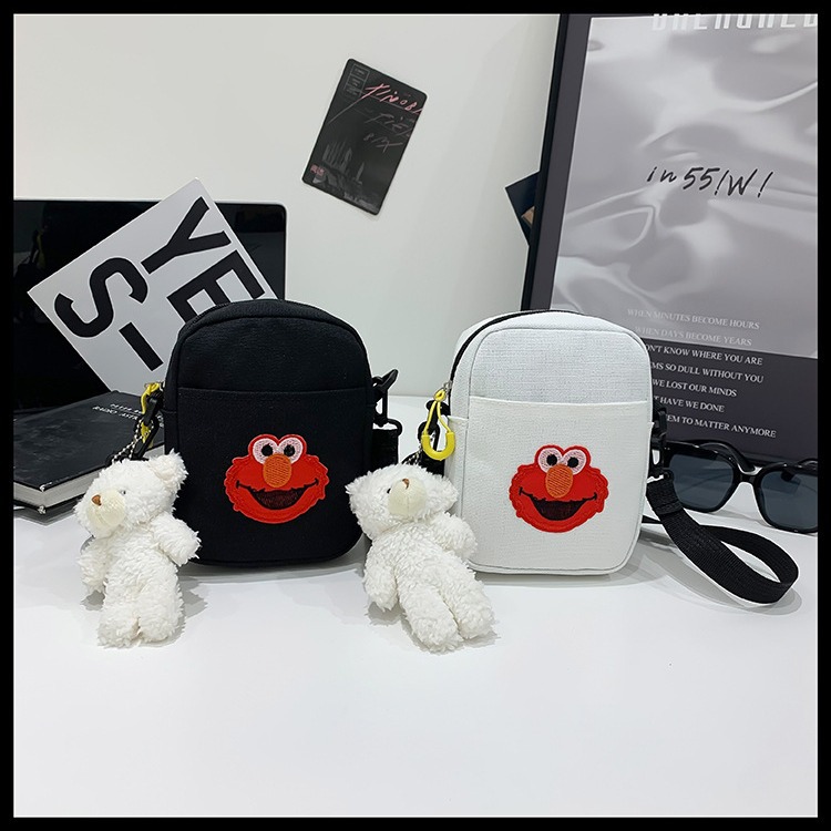 A new 2024 stylish and versatile single-shoulder crossbody bag with a large capacity. A cool and trendy Sesame Street sports bag for women on the street details Picture