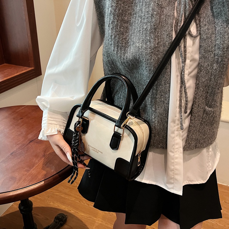 A high-end and fashionable pillow bag for spring 2025, a simple and casual single-shoulder bag, a trendy commuting crossbody bag Specification drawing