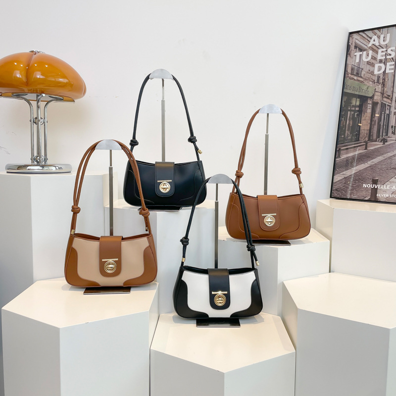 A trendy single-shoulder underarm bag with contrasting colors and a unique style for women's 2024 winter, featuring a stylish and individualistic crossbody crescent moon bag Application Scenario