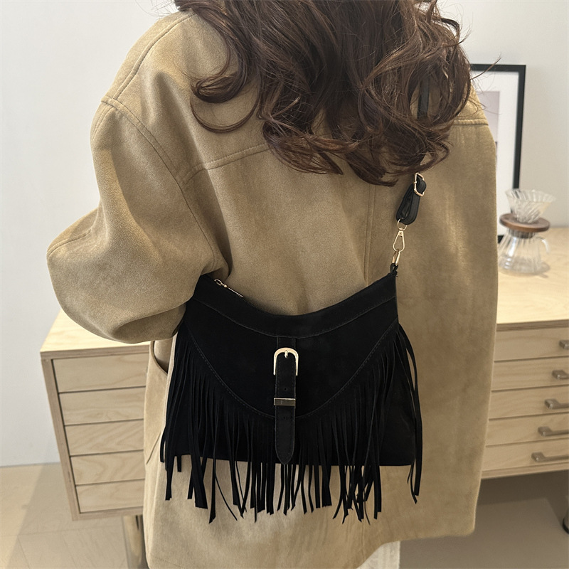 Cross-border Bohemian retro fringed women's 2024 new winter women's bag, stylish and versatile single-shoulder crossbody bag Specification drawing