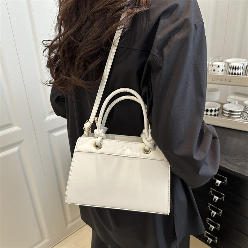 Large-capacity casual and trendy spring 2025 new solid color commuting simple crossbody bag with a small square shape Specification drawing