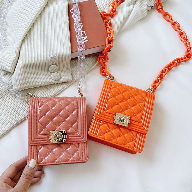 The 2025 new style acrylic vertical diamond grid bag, single-shoulder diagonal cross chain jelly bag, is an export single item in stock and available for wholesale Specification drawing