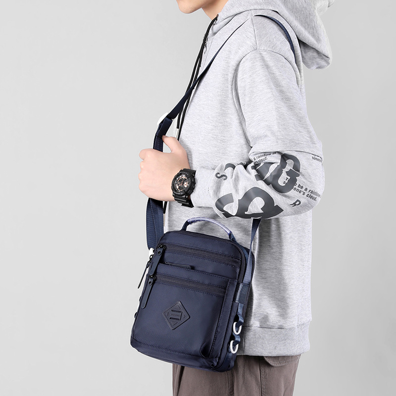 New fashionable men's bag, personalized business bag, suitable for both men and women, but trendy crossbody bag, small square bag details Picture
