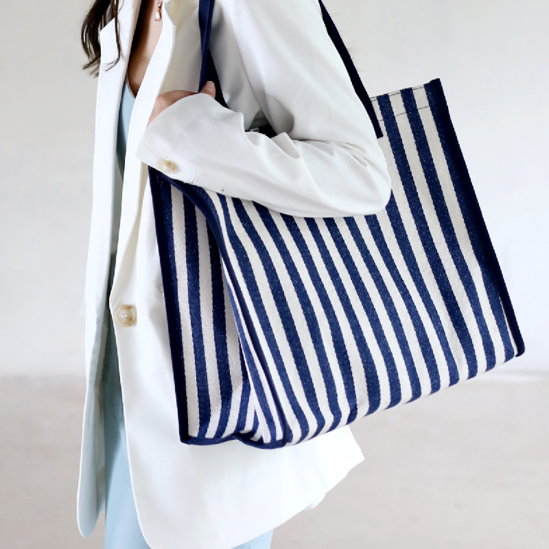 Runhui handbags, striped canvas bags, large-capacity handbags, supermarket shopping bags, book storage bags, consignment hand-held bags Application Scenario