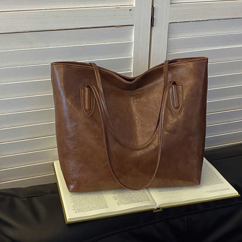 Korean style large-capacity handbag for women 2024 new trendy retro single-shoulder tote bag for work and commuting full figure