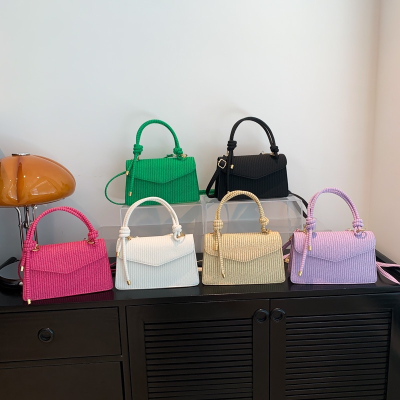 Simple and small square bag for women, 2023 Summer new style, solid color single-shoulder bag, casual handbag, retro crossbody bag full figure