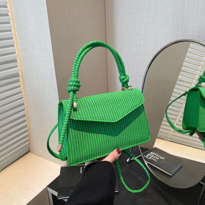 New fashionable solid color single-shoulder bag, casual and simple small square bag, women's 2025 spring handbag, retro crossbody bag full figure