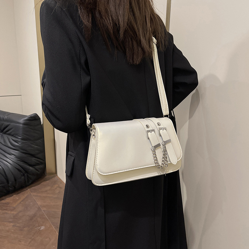 High-end quality small bag, new winter 2024 women's bag, trendy and fashionable crossbody bag, commuter underarm small square bag details Picture