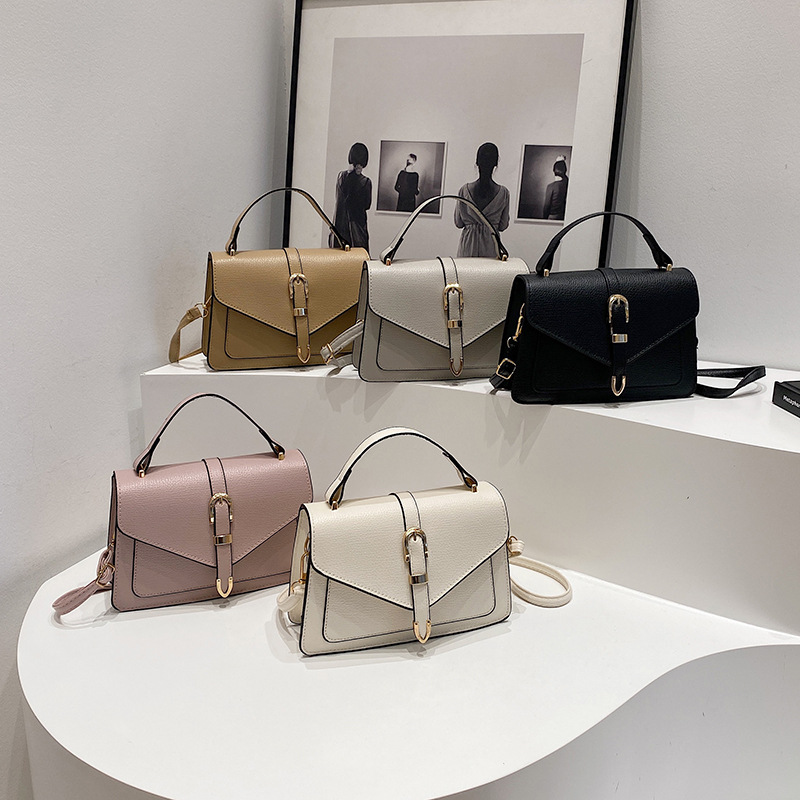 Retro 2024 new style, fashionable, casual, simple and casual, with belt decoration, single-shoulder, crossbody and hand-carry women's small square bag Application Scenario