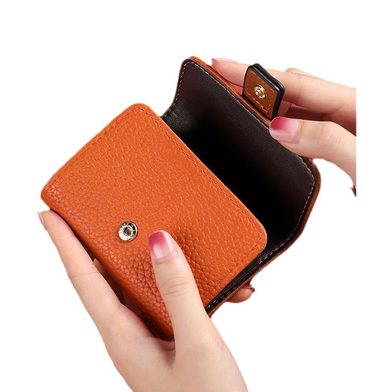 This is a new, compact and popular model for women. It is a two-in-one anti-magnetic driver's license card holder with large capacity and multiple card slots Item Picture