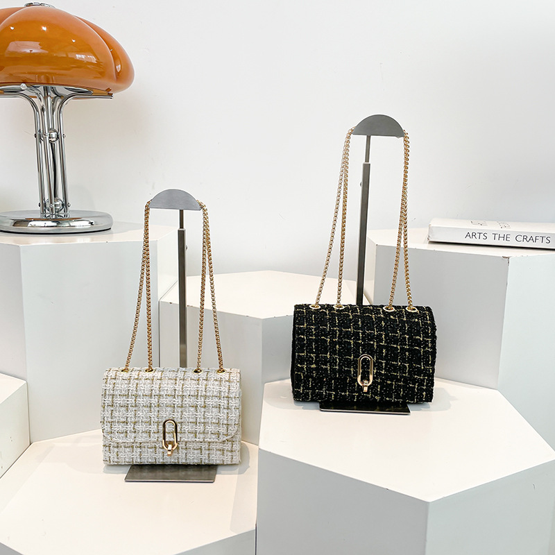 This year, the new spring 2025 trendy and fashionable single-shoulder crossbody bag made of lace and straw weaving is in vogue Application Scenario
