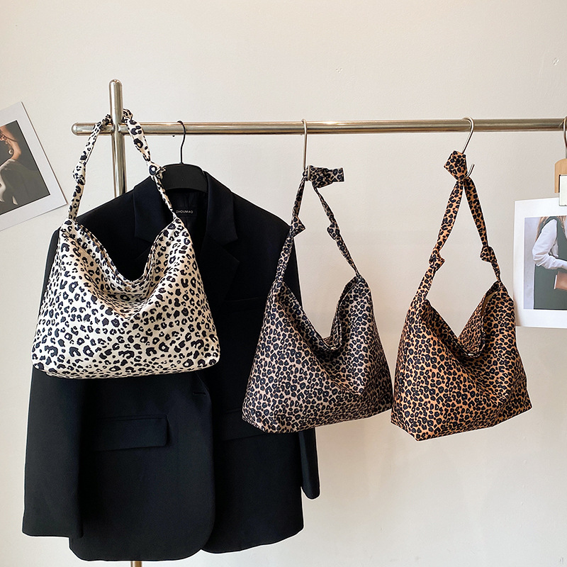 2024 New stylish leopard print large-capacity autumn casual print, casual and trendy single-shoulder crossbody tote bag, soft for women Application Scenario
