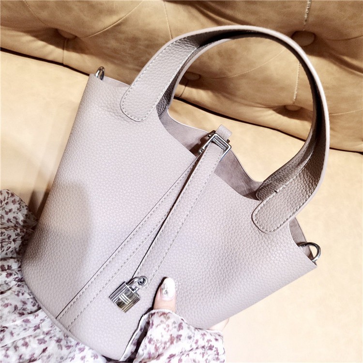 2025 New European and American bucket bag lock handbag, women's bag, large capacity single-shoulder crossbody pu bag details Picture