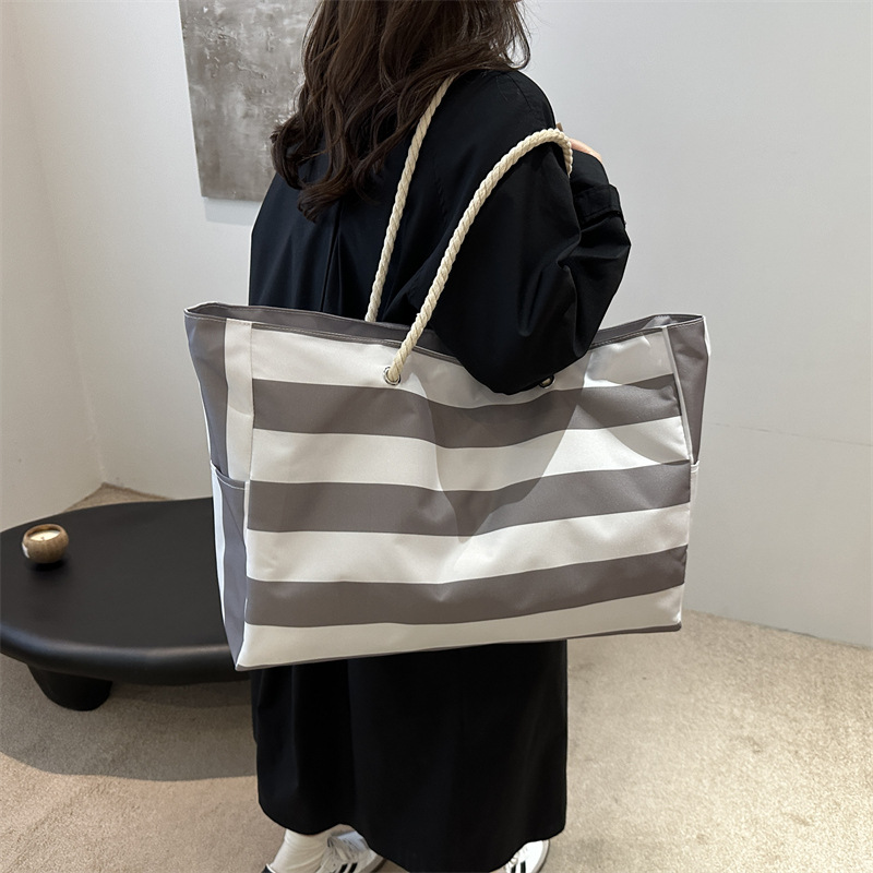 The 2024 autumn new style Japanese casual retro striped single-shoulder bag is fashionable, simple and has a large capacity underarm tote bag for women details Picture