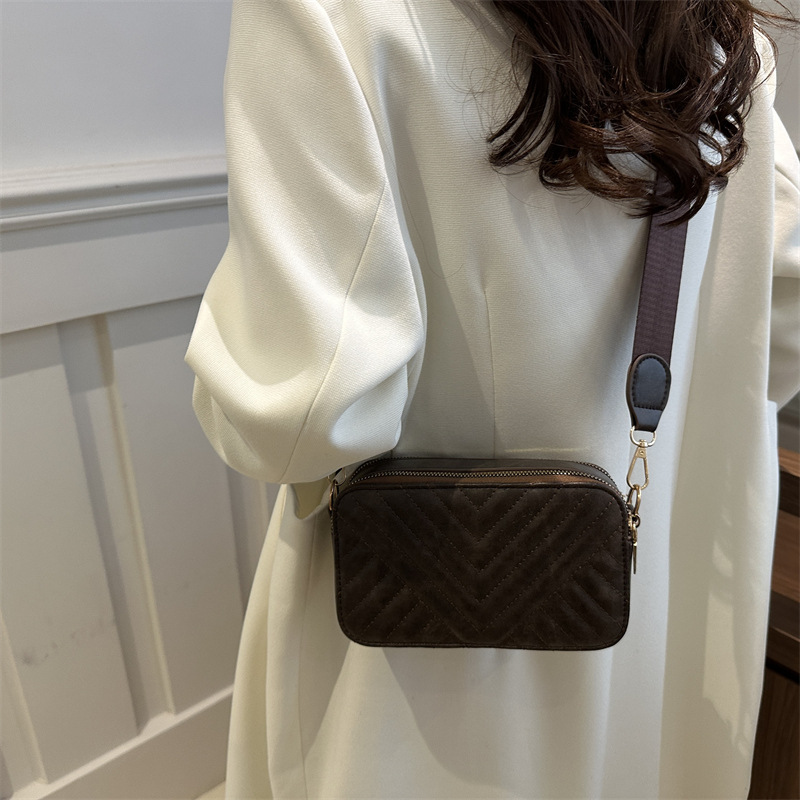 Cross-border European and American bags for women, 2024 new solid-color fashionable small square bag, versatile quality, casual commuting crossbody bag Specification drawing
