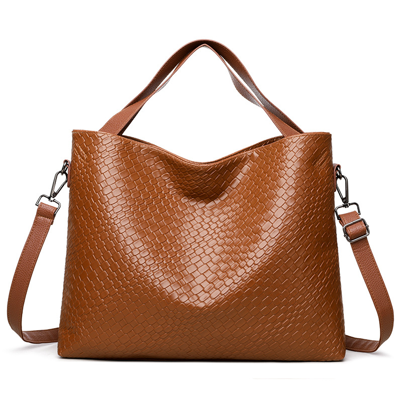 A high-end, niche single-shoulder, large underarm bag for women, a new cross-border fashion, casual and large-capacity women's bag with woven patterns Item Picture