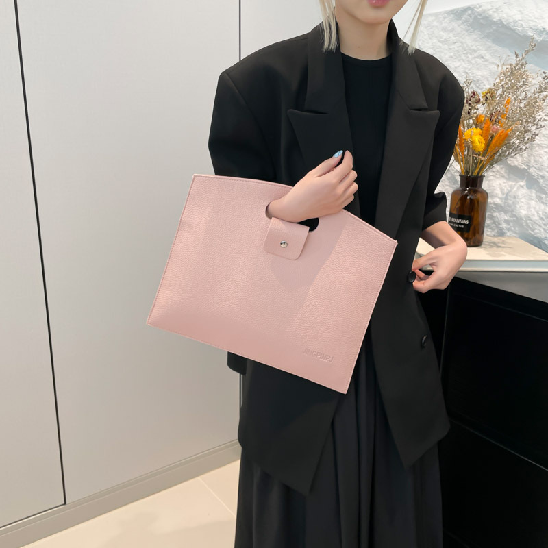 A simple and elegant women's 2025 new stylish large-capacity handbag, suitable for commuting to work details Picture