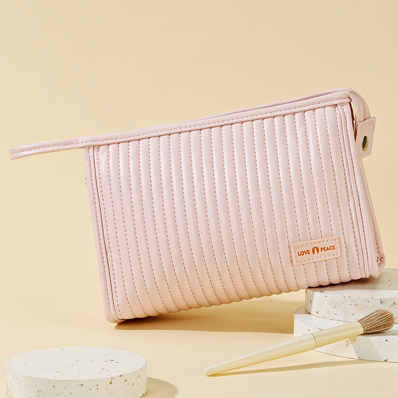 The cake series of cosmetic bags, travel toiletries, cosmetics storage bags, hand-held bags for white-collar workers, three-piece set Application Scenario