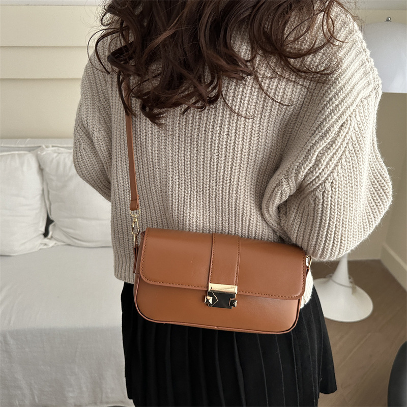 The 2024 new women's single-shoulder and underarm bag features a niche design, a fashionable small square bag, and a simple yet stylish handbag Specification drawing