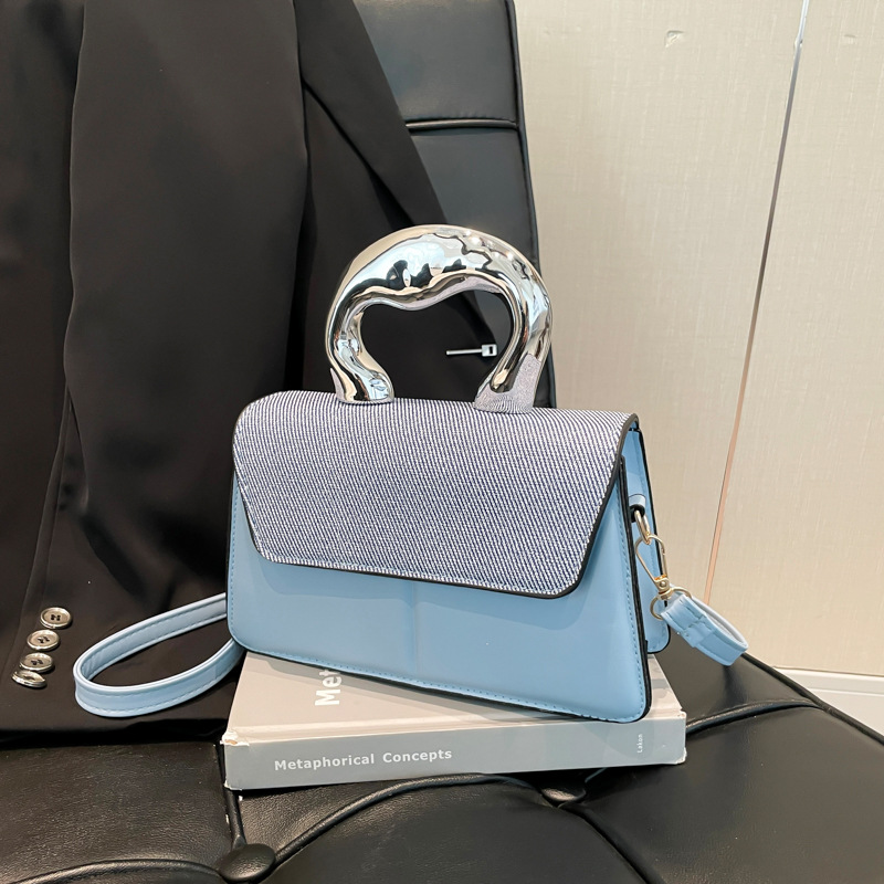 The 2025 new stylish and simple women's style metal hand-held shoulder crossbody small square bag with a contrasting color and casual personality full figure