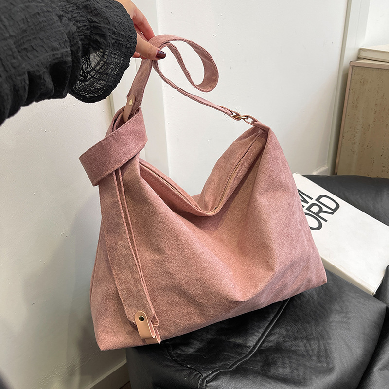 Large-capacity casual suede velvet large bag for women, 2024 new trendy underarm large bag for commuting, crossbody tote bag full figure