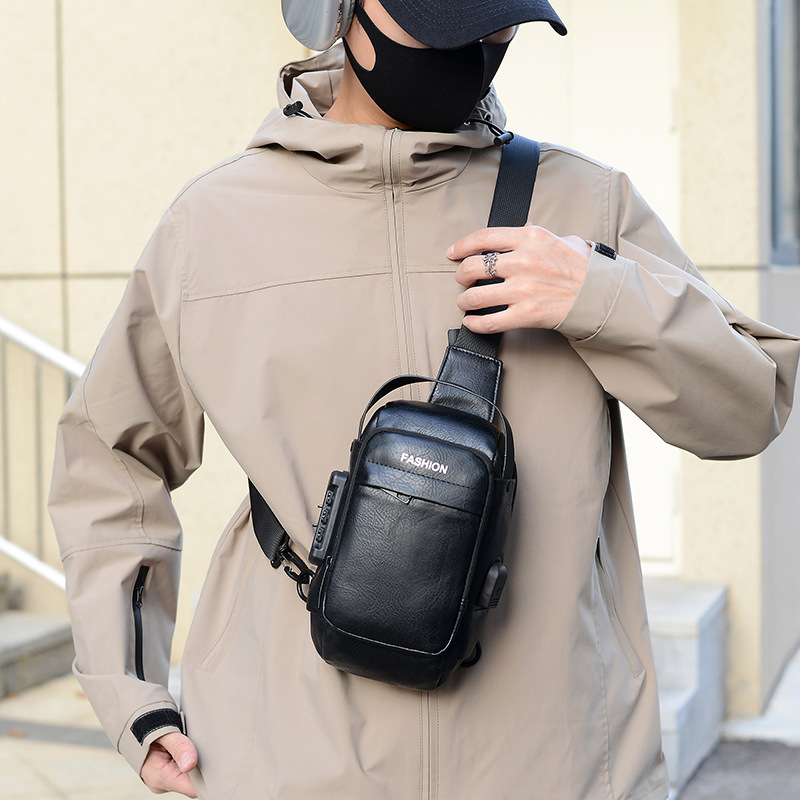 High-end men's chest bag, crossbody bag, new motorcycle bag, casual bag, single-shoulder bag, fashionable multi-functional sports bag Application Scenario