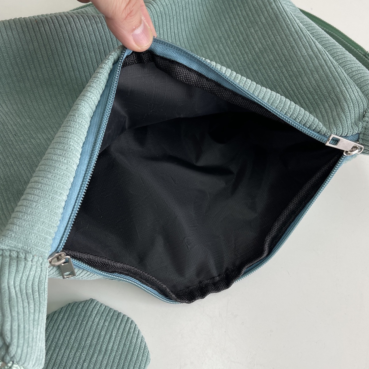 Autumn new corduroy women's bag 2024, fashionable large-capacity women's bag, high-quality mother-and-child bag, casual single-shoulder crossbody bag Application Scenario