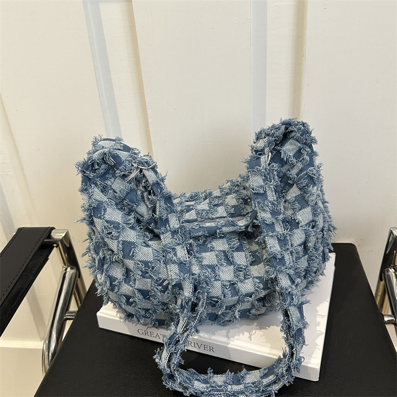 Fringed denim bag with a unique design sense for women, underarm bag with a high-end texture, single-shoulder crossbody bag, hand-held dumpling bag full figure