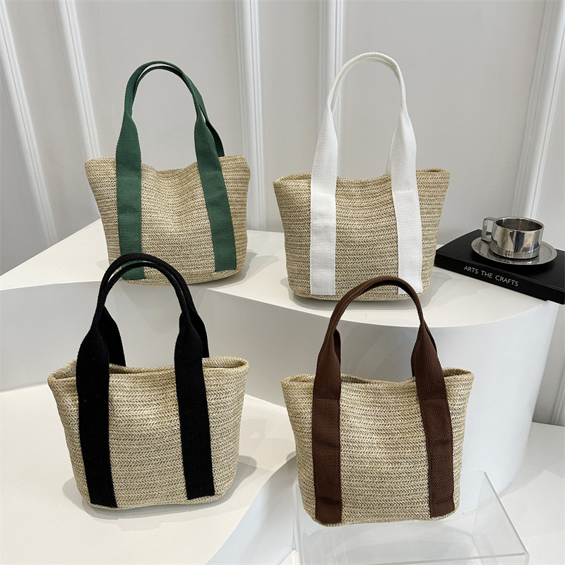 A niche fashion ethnic-style hand-held small bag for women in 2025, a new woven bag with a unique and high-end feel, and a crossbody bag Application Scenario