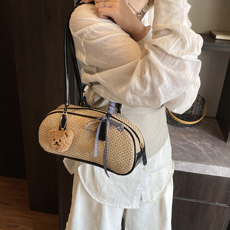 The 2025 new woven pattern is simple, trendy and fashionable. The diamond-shaped pattern is trendy and stylish. It is a shoulder bag for women Specification drawing