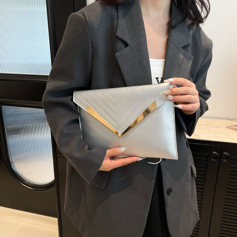 A niche sequined women's clutch bag for 2024, a fashionable and stylish twill body line mobile phone envelope bag Specification drawing