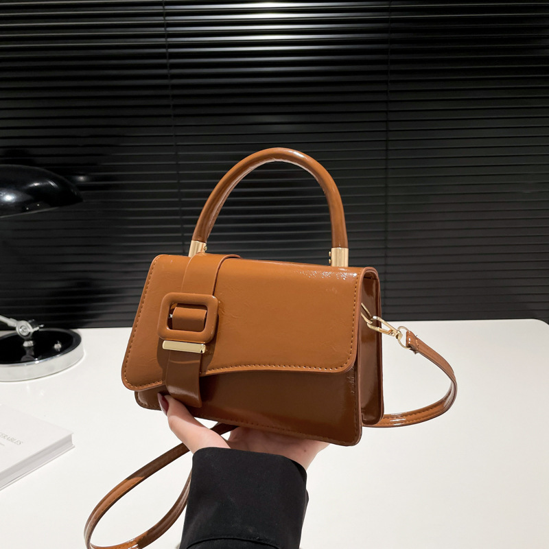 New cross-border bag for 2024: Versatile and high-quality handbag, Korean style simple and fashionable shoulder bag, commuting small square bag full figure