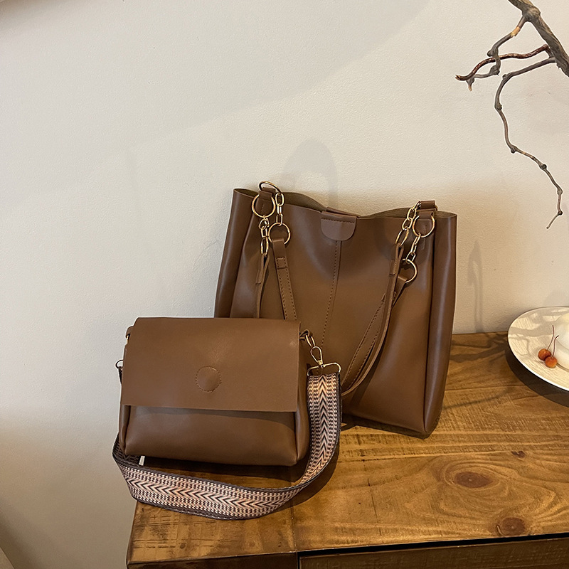 Large-capacity bags, women's autumn 2024 new trendy tote bag, commuter bag, college student class shoulder bag, shopping bag